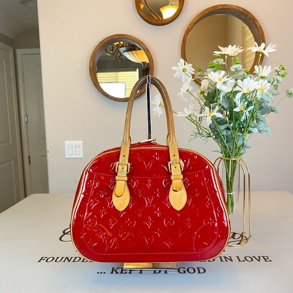 Louis Vuitton Handbags - Louis Vuitton Vernis Summit Drive Bag